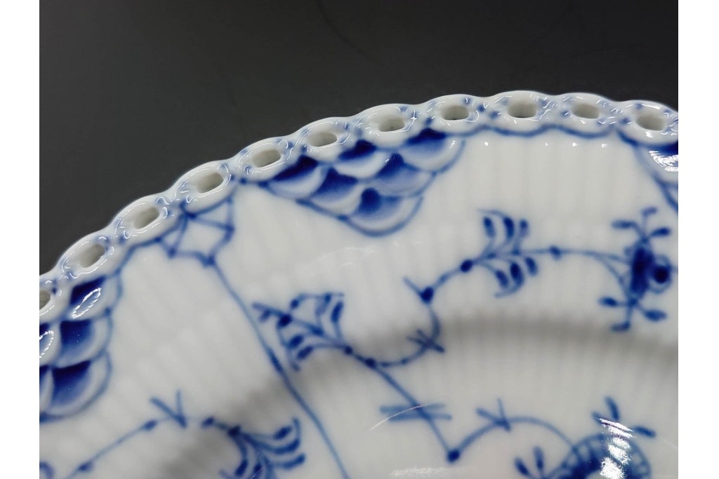 デンマーク製　ROYAL COPENHAGEN(ロイヤルコペンハーゲン)　ブルーフルーテッド フルレース　直径約17cm　プレート2枚セット　スクラッチありB級品　(R-084986)