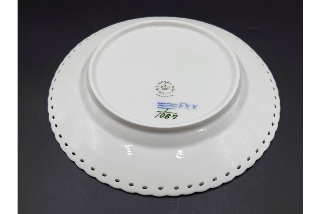 デンマーク製　ROYAL COPENHAGEN(ロイヤルコペンハーゲン)　ブルーフルーテッド フルレース　直径約17cm　プレート2枚セット　スクラッチありB級品　(R-084986)