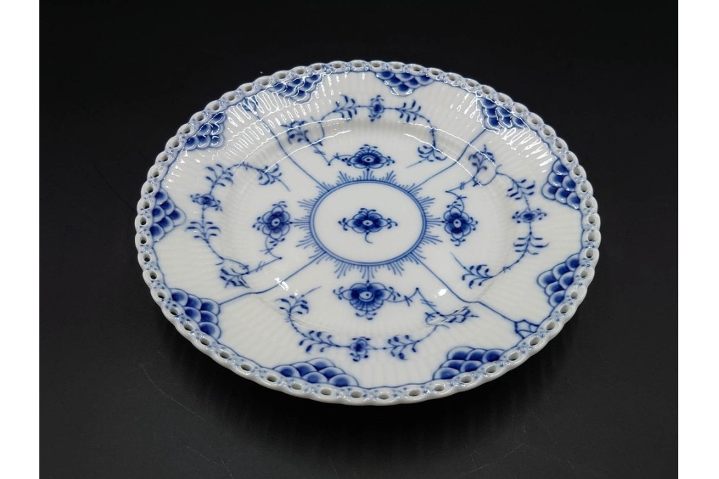 デンマーク製　ROYAL COPENHAGEN(ロイヤルコペンハーゲン)　ブルーフルーテッド フルレース　直径約17cm　プレート2枚セット　スクラッチありB級品　(R-084986)