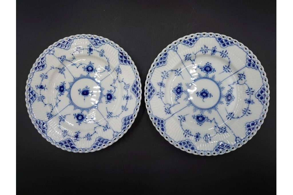 デンマーク製　ROYAL COPENHAGEN(ロイヤルコペンハーゲン)　ブルーフルーテッド フルレース　直径約17cm　プレート2枚セット　スクラッチありB級品　(R-084986)