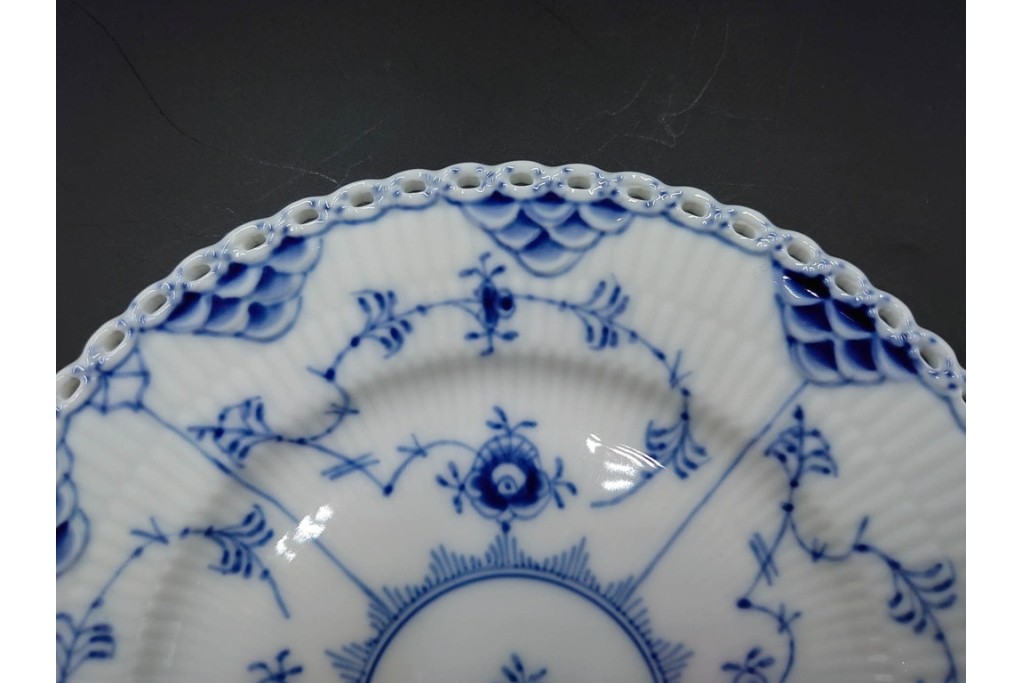 デンマーク製　ROYAL COPENHAGEN(ロイヤルコペンハーゲン)　ブルーフルーテッド フルレース　直径約17cm　プレート2枚セット　スクラッチありB級品　(R-084986)