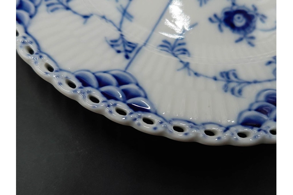 デンマーク製　ROYAL COPENHAGEN(ロイヤルコペンハーゲン)　ブルーフルーテッド フルレース　直径約17cm　プレート2枚セット　スクラッチありB級品　(R-084986)