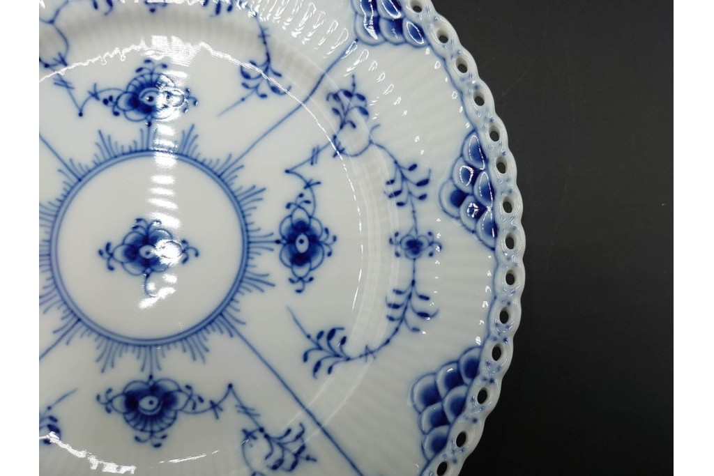 デンマーク製　ROYAL COPENHAGEN(ロイヤルコペンハーゲン)　ブルーフルーテッド フルレース　直径約17cm　プレート2枚セット　スクラッチありB級品　(R-084986)