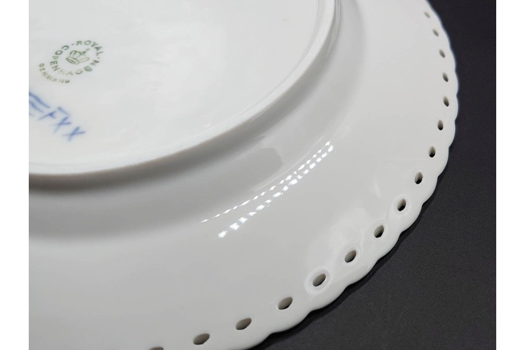 デンマーク製　ROYAL COPENHAGEN(ロイヤルコペンハーゲン)　ブルーフルーテッド フルレース　直径約17cm　プレート2枚セット　スクラッチありB級品　(R-084986)