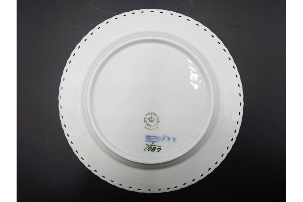 デンマーク製　ROYAL COPENHAGEN(ロイヤルコペンハーゲン)　ブルーフルーテッド フルレース　直径約17cm　プレート2枚セット　スクラッチありB級品　(R-084986)