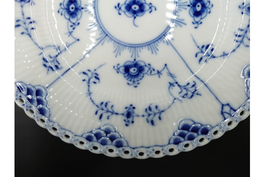 デンマーク製　ROYAL COPENHAGEN(ロイヤルコペンハーゲン)　ブルーフルーテッド フルレース　直径約17cm　プレート2枚セット　スクラッチありB級品　(R-084986)