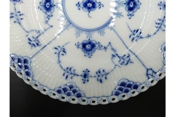 デンマーク製　ROYAL COPENHAGEN(ロイヤルコペンハーゲン)　ブルーフルーテッド フルレース　直径約17cm　プレート2枚セット　スクラッチありB級品　(R-084986)