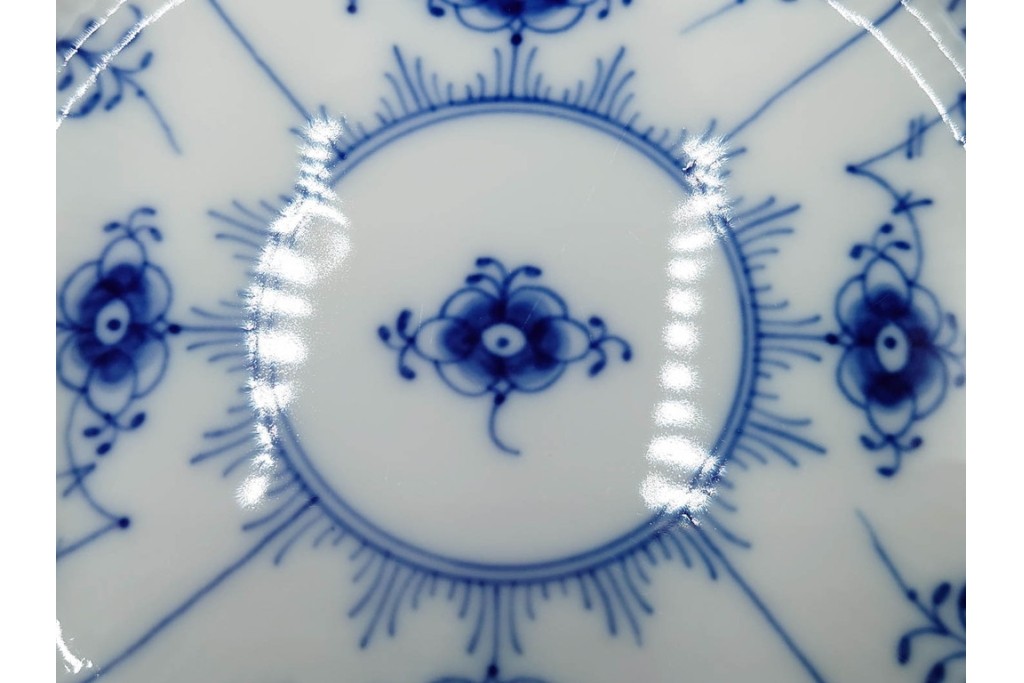 デンマーク製　ROYAL COPENHAGEN(ロイヤルコペンハーゲン)　ブルーフルーテッド フルレース　直径約17cm　プレート2枚セット　スクラッチありB級品　(R-084986)