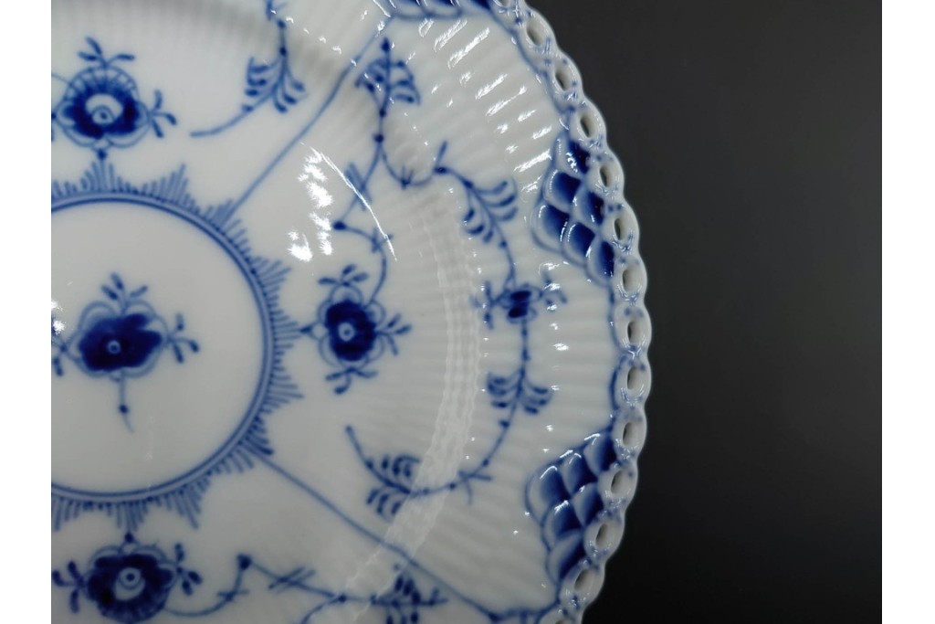 デンマーク製　ROYAL COPENHAGEN(ロイヤルコペンハーゲン)　ブルーフルーテッド フルレース　直径約17cm　プレート2枚セット　スクラッチありB級品　(R-084986)
