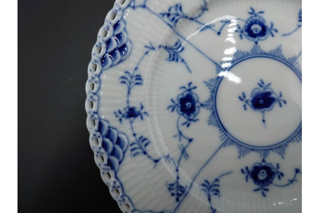 デンマーク製　ROYAL COPENHAGEN(ロイヤルコペンハーゲン)　ブルーフルーテッド フルレース　直径約17cm　プレート2枚セット　スクラッチありB級品　(R-084986)