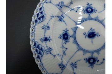 デンマーク製　ROYAL COPENHAGEN(ロイヤルコペンハーゲン)　ブルーフルーテッド フルレース　直径約17cm　プレート2枚セット　スクラッチありB級品　(R-084986)