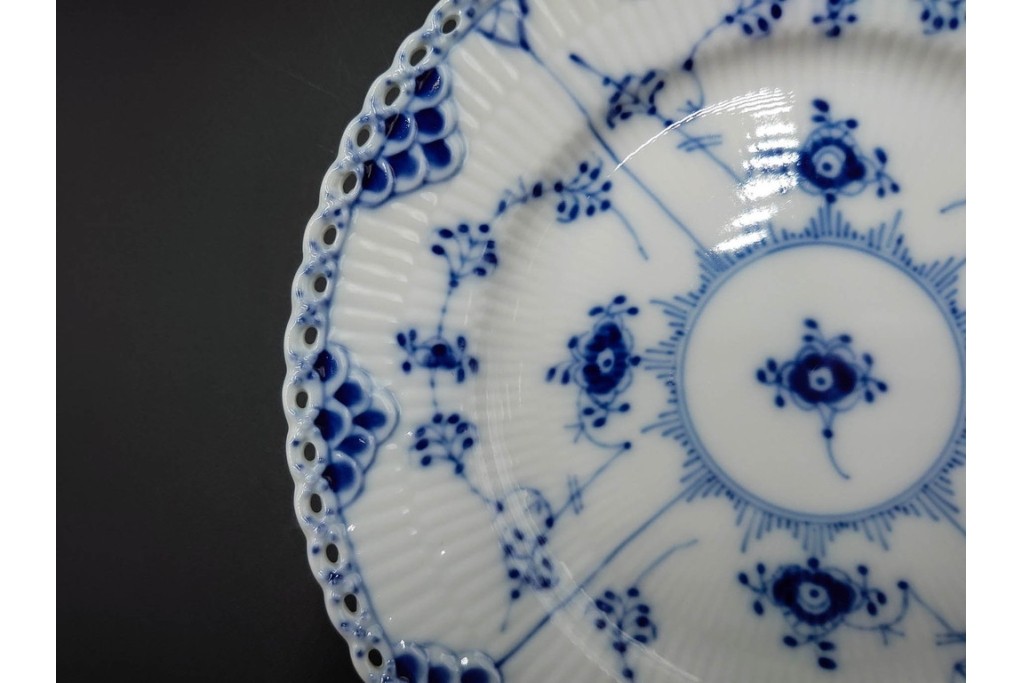 デンマーク製　ROYAL COPENHAGEN(ロイヤルコペンハーゲン)　ブルーフルーテッド フルレース　直径約17cm　プレート2枚セット　スクラッチありB級品　(R-084987)