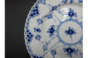 デンマーク製　ROYAL COPENHAGEN(ロイヤルコペンハーゲン)　ブルーフルーテッド フルレース　直径約17cm　プレート2枚セット　スクラッチありB級品　(R-084987)