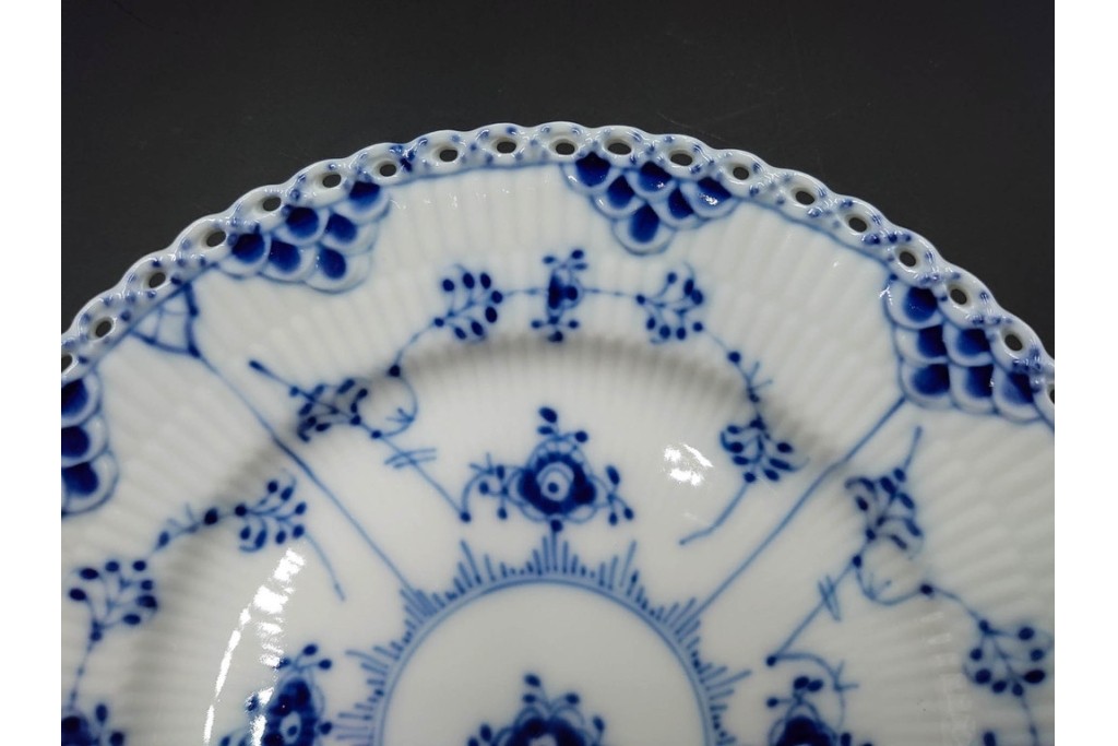 デンマーク製　ROYAL COPENHAGEN(ロイヤルコペンハーゲン)　ブルーフルーテッド フルレース　直径約17cm　プレート2枚セット　スクラッチありB級品　(R-084987)