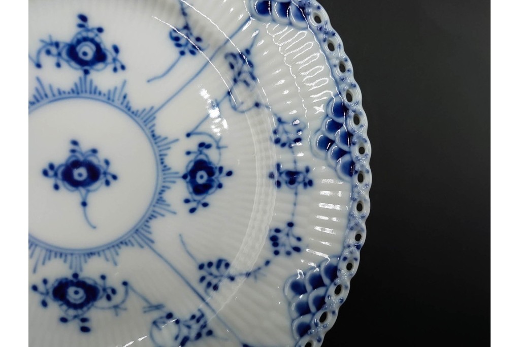 デンマーク製　ROYAL COPENHAGEN(ロイヤルコペンハーゲン)　ブルーフルーテッド フルレース　直径約17cm　プレート2枚セット　スクラッチありB級品　(R-084987)