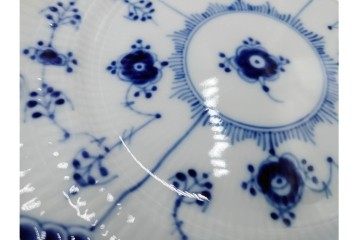 デンマーク製　ROYAL COPENHAGEN(ロイヤルコペンハーゲン)　ブルーフルーテッド フルレース　直径約17cm　プレート2枚セット　スクラッチありB級品　(R-084987)