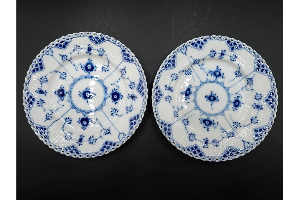 デンマーク製　ROYAL COPENHAGEN(ロイヤルコペンハーゲン)　ブルーフルーテッド フルレース　直径約17cm　プレート2枚セット　スクラッチありB級品　(R-084987)