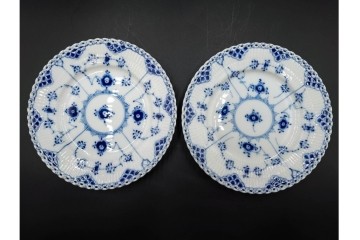 デンマーク製　ROYAL COPENHAGEN(ロイヤルコペンハーゲン)　ブルーフルーテッド フルレース　直径約17cm　プレート2枚セット　スクラッチありB級品　(R-084987)