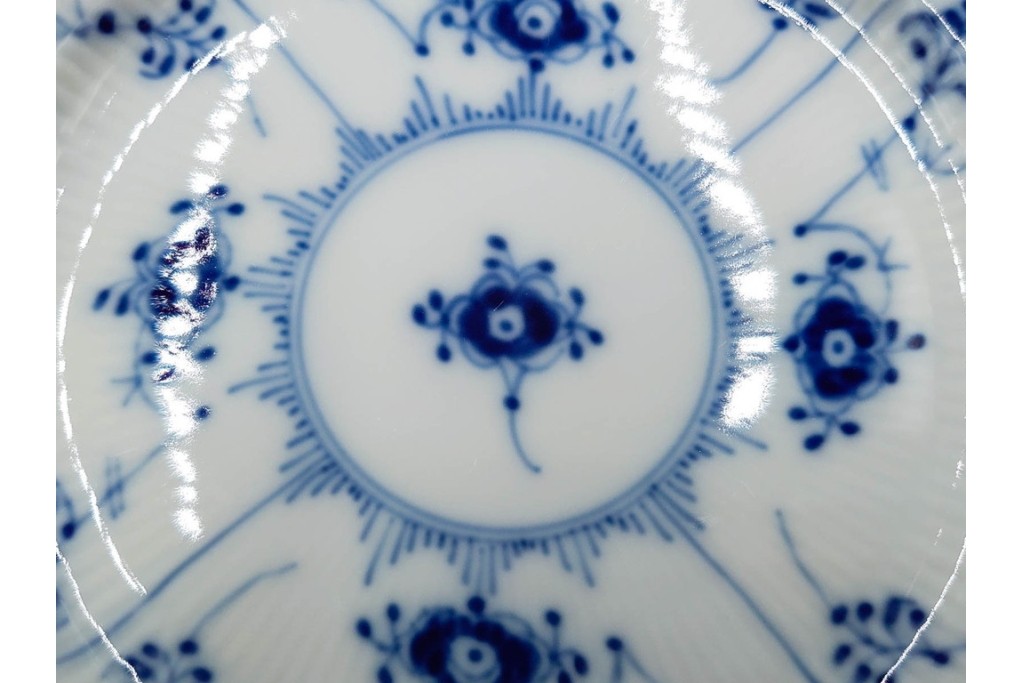 デンマーク製　ROYAL COPENHAGEN(ロイヤルコペンハーゲン)　ブルーフルーテッド フルレース　直径約17cm　プレート2枚セット　スクラッチありB級品　(R-084987)