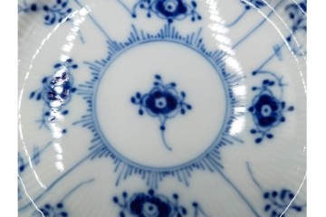 デンマーク製　ROYAL COPENHAGEN(ロイヤルコペンハーゲン)　ブルーフルーテッド フルレース　直径約17cm　プレート2枚セット　スクラッチありB級品　(R-084987)