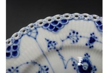 デンマーク製　ROYAL COPENHAGEN(ロイヤルコペンハーゲン)　ブルーフルーテッド フルレース　直径約17cm　プレート2枚セット　スクラッチありB級品　(R-084987)