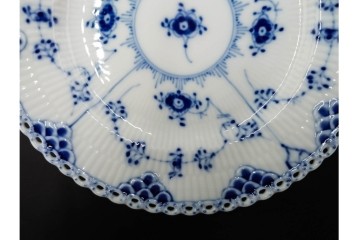 デンマーク製　ROYAL COPENHAGEN(ロイヤルコペンハーゲン)　ブルーフルーテッド フルレース　直径約17cm　プレート2枚セット　スクラッチありB級品　(R-084987)