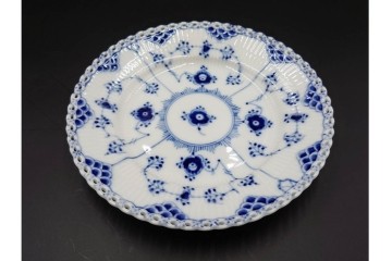 デンマーク製　ROYAL COPENHAGEN(ロイヤルコペンハーゲン)　ブルーフルーテッド フルレース　直径約17cm　プレート2枚セット　スクラッチありB級品　(R-084987)