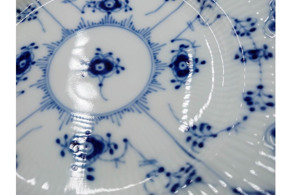 デンマーク製　ROYAL COPENHAGEN(ロイヤルコペンハーゲン)　ブルーフルーテッド フルレース　直径約17cm　プレート2枚セット　スクラッチありB級品　(R-084987)