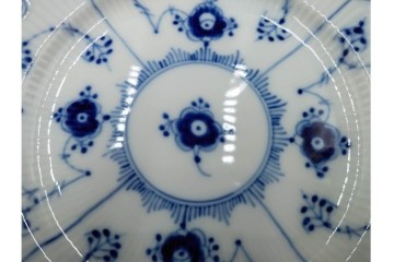 デンマーク製　ROYAL COPENHAGEN(ロイヤルコペンハーゲン)　ブルーフルーテッド フルレース　直径約17cm　プレート2枚セット　スクラッチありB級品　(R-084987)