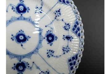 デンマーク製　ROYAL COPENHAGEN(ロイヤルコペンハーゲン)　ブルーフルーテッド フルレース　直径約17cm　プレート2枚セット　スクラッチありB級品　(R-084987)