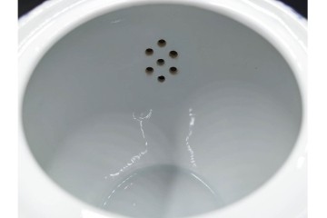 デンマーク製　ROYAL COPENHAGEN(ロイヤルコペンハーゲン)　ブルーフルーテッド　ハーフレース　ティーポット　スクラッチありB級品　(R-084988)