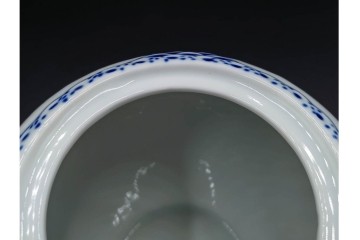 デンマーク製　ROYAL COPENHAGEN(ロイヤルコペンハーゲン)　ブルーフルーテッド　ハーフレース　ティーポット　スクラッチありB級品　(R-084988)