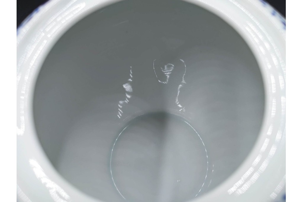 デンマーク製　ROYAL COPENHAGEN(ロイヤルコペンハーゲン)　ブルーフルーテッド　ハーフレース　ティーポット　スクラッチありB級品　(R-084988)