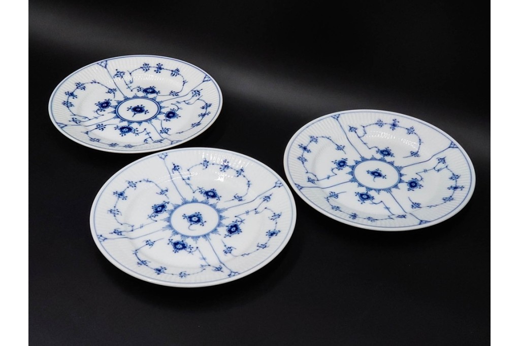 デンマーク製　ROYAL COPENHAGEN(ロイヤルコペンハーゲン)　ブルーフルーテッド 　プレイン　直径約19cm　プレート3枚セット　定価(3枚合計)約5万円　(R-084989)