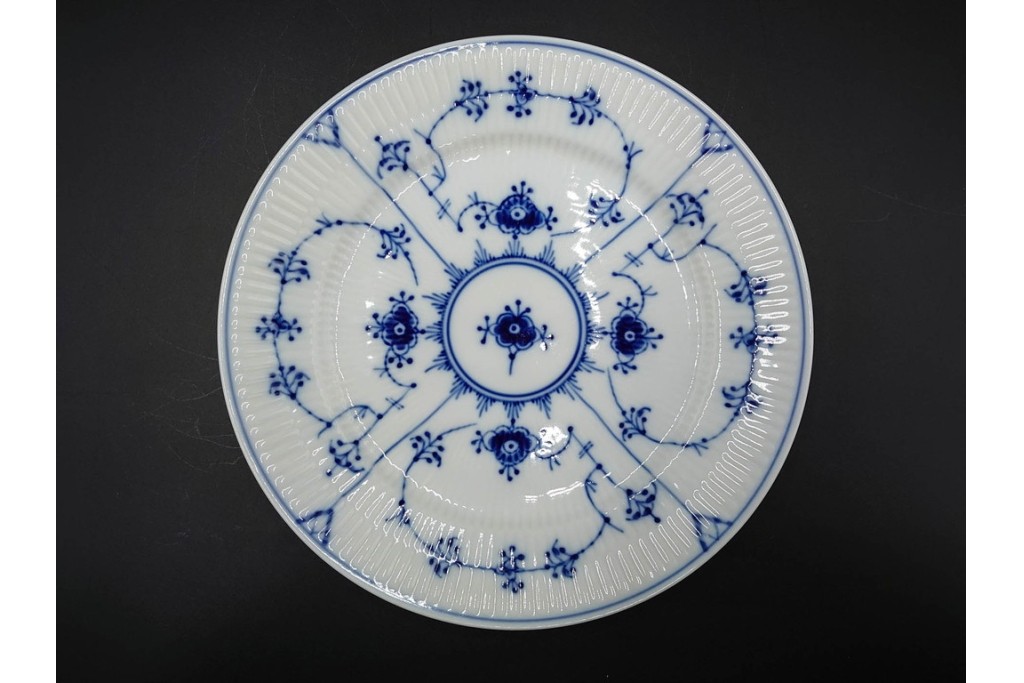 デンマーク製　ROYAL COPENHAGEN(ロイヤルコペンハーゲン)　ブルーフルーテッド 　プレイン　直径約19cm　プレート3枚セット　定価(3枚合計)約5万円　(R-084989)