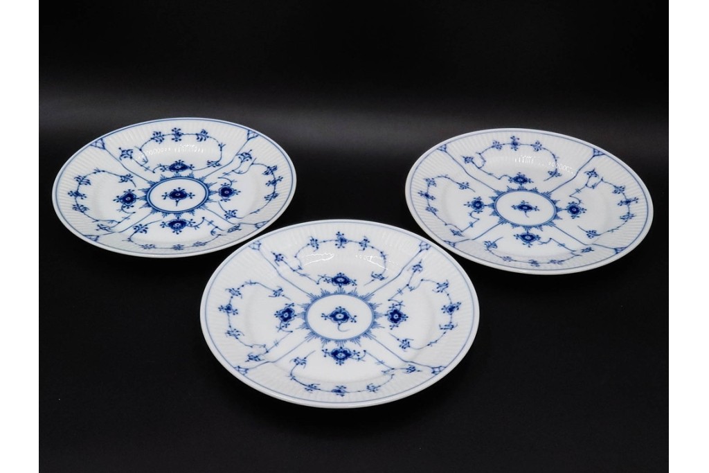 デンマーク製　ROYAL COPENHAGEN(ロイヤルコペンハーゲン)　ブルーフルーテッド 　プレイン　直径約19cm　プレート3枚セット　定価(3枚合計)約5万円　(R-084989)