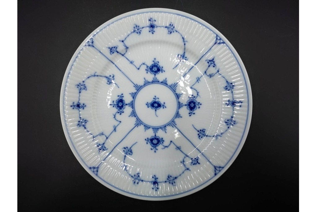 デンマーク製　ROYAL COPENHAGEN(ロイヤルコペンハーゲン)　ブルーフルーテッド 　プレイン　直径約19cm　プレート3枚セット　定価(3枚合計)約5万円　(R-084989)