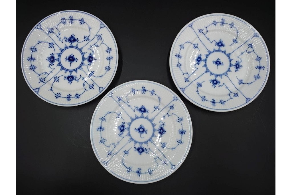 デンマーク製　ROYAL COPENHAGEN(ロイヤルコペンハーゲン)　ブルーフルーテッド 　プレイン　直径約19cm　プレート3枚セット　定価(3枚合計)約5万円　(R-084989)