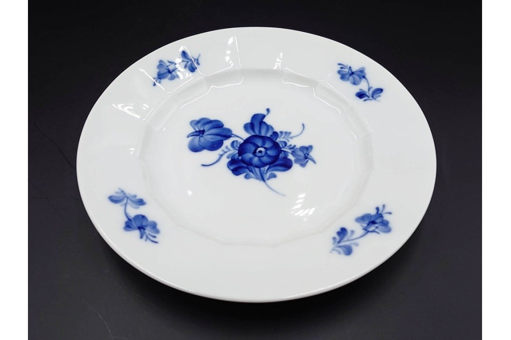 デンマーク製　ROYAL COPENHAGEN(ロイヤルコペンハーゲン)　ブルーフラワー アンギュラー　上品なプレート6枚セット　スクラッチありB級品　(R-084990)