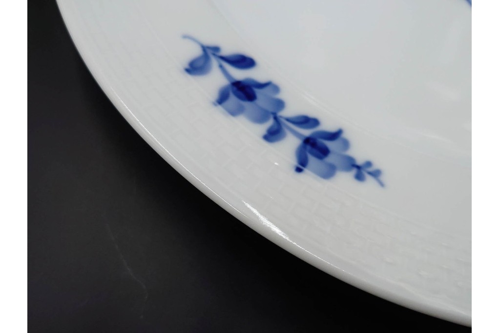 デンマーク製　ROYAL COPENHAGEN(ロイヤルコペンハーゲン)　ブルーフラワー プレイン　直径約28cm　プレート3枚セット　スクラッチありB級品　(R-084992)