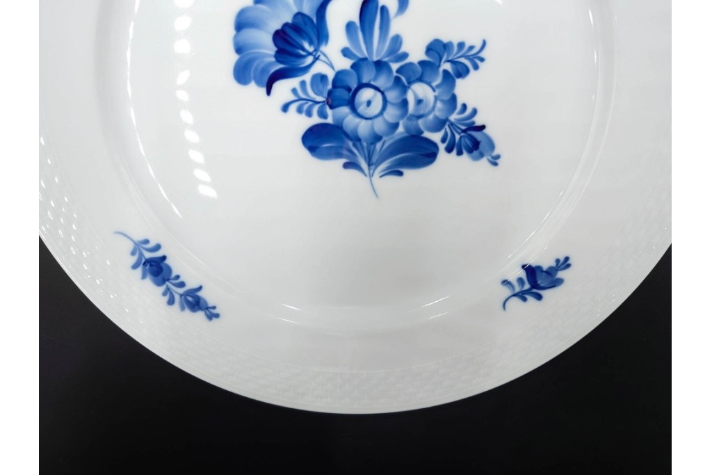 デンマーク製　ROYAL COPENHAGEN(ロイヤルコペンハーゲン)　ブルーフラワー プレイン　直径約28cm　プレート3枚セット　スクラッチありB級品　(R-084992)