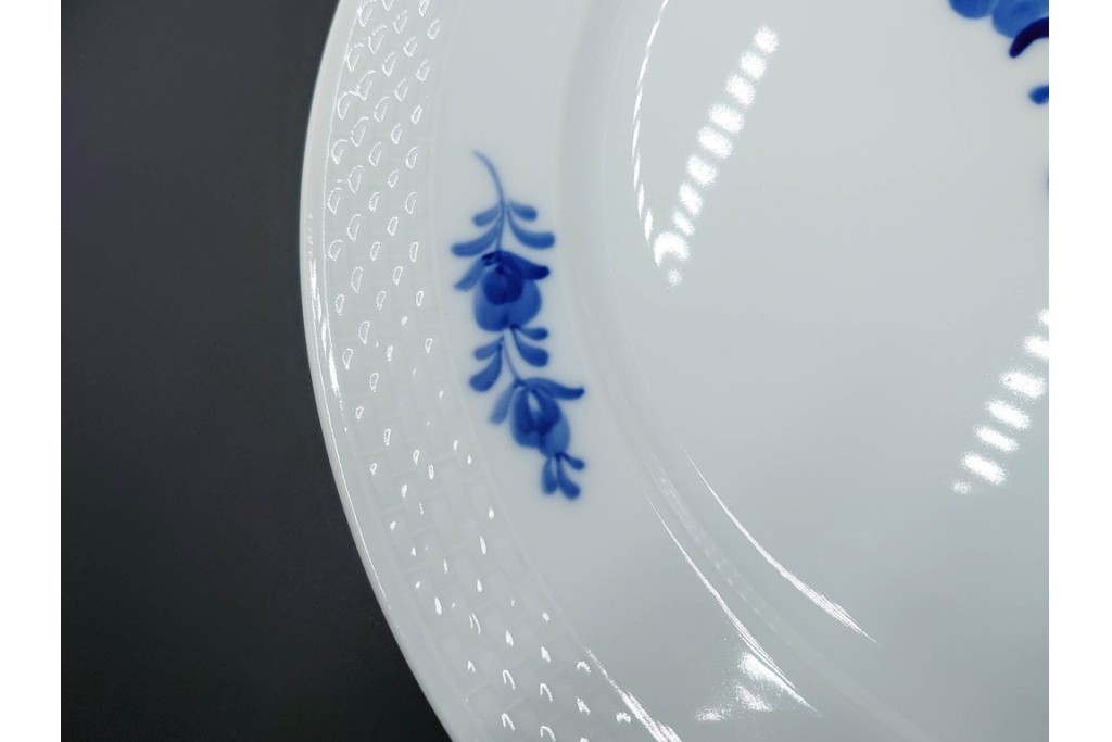 デンマーク製　ROYAL COPENHAGEN(ロイヤルコペンハーゲン)　ブルーフラワー プレイン　直径約28cm　プレート3枚セット　スクラッチありB級品　(R-084992)