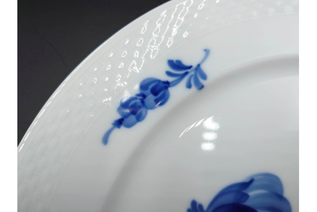 デンマーク製　ROYAL COPENHAGEN(ロイヤルコペンハーゲン)　ブルーフラワー プレイン　直径約28cm　プレート3枚セット　スクラッチありB級品　(R-084992)