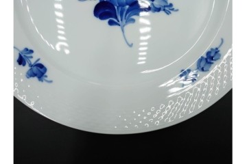 デンマーク製　ROYAL COPENHAGEN(ロイヤルコペンハーゲン)　ブルーフラワー プレイン　直径約28cm　プレート3枚セット　スクラッチありB級品　(R-084992)