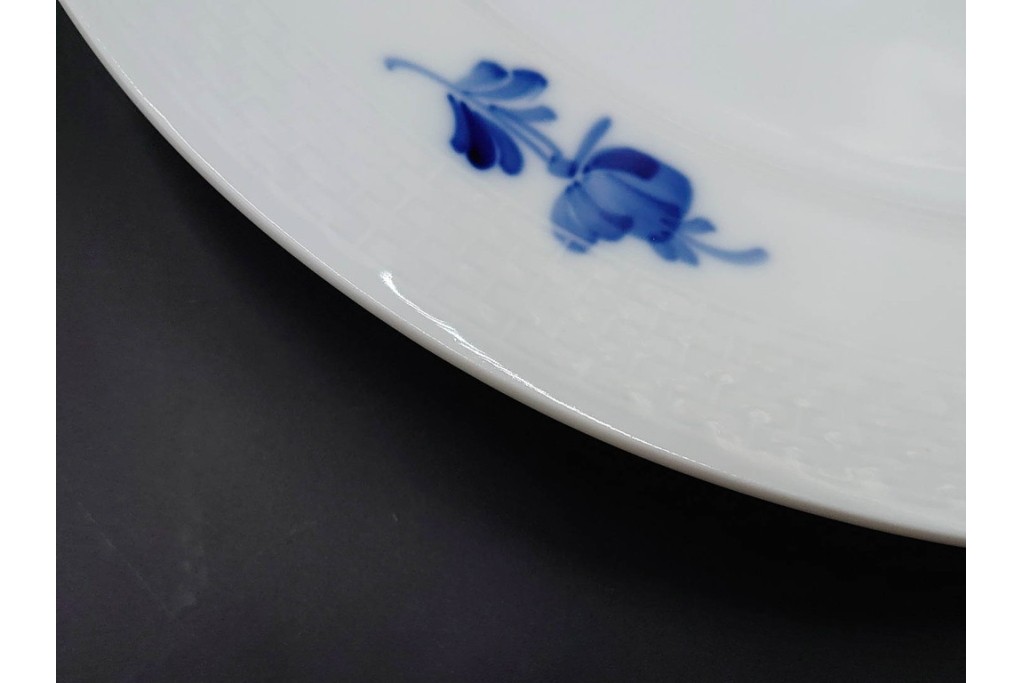 デンマーク製　ROYAL COPENHAGEN(ロイヤルコペンハーゲン)　ブルーフラワー プレイン　直径約28cm　プレート3枚セット　スクラッチありB級品　(R-084992)