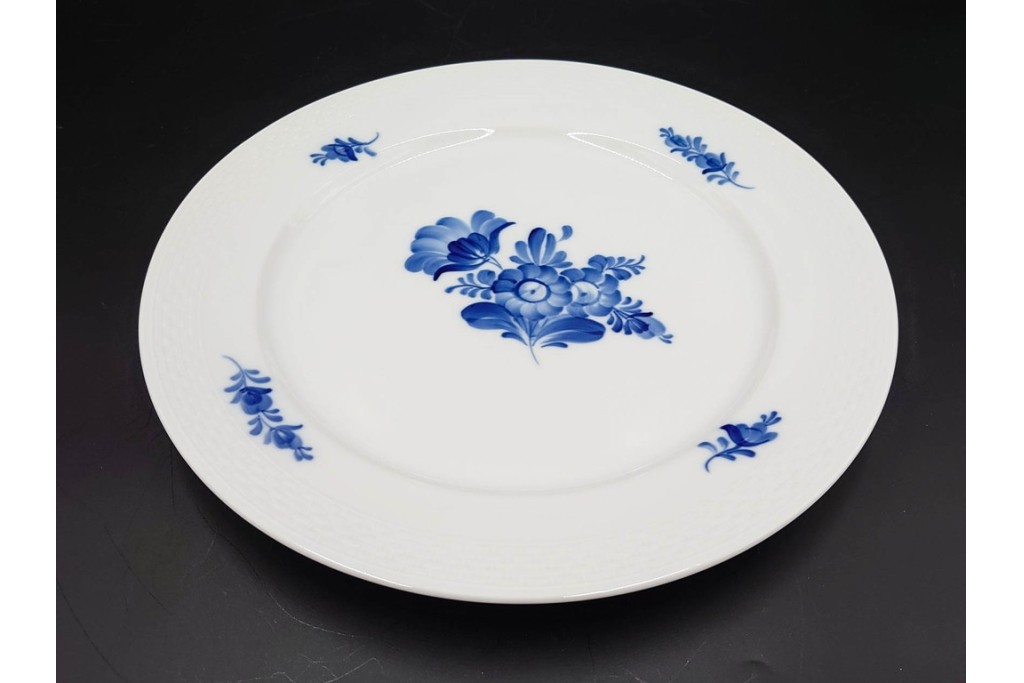 デンマーク製　ROYAL COPENHAGEN(ロイヤルコペンハーゲン)　ブルーフラワー プレイン　直径約28cm　プレート3枚セット　スクラッチありB級品　(R-084992)