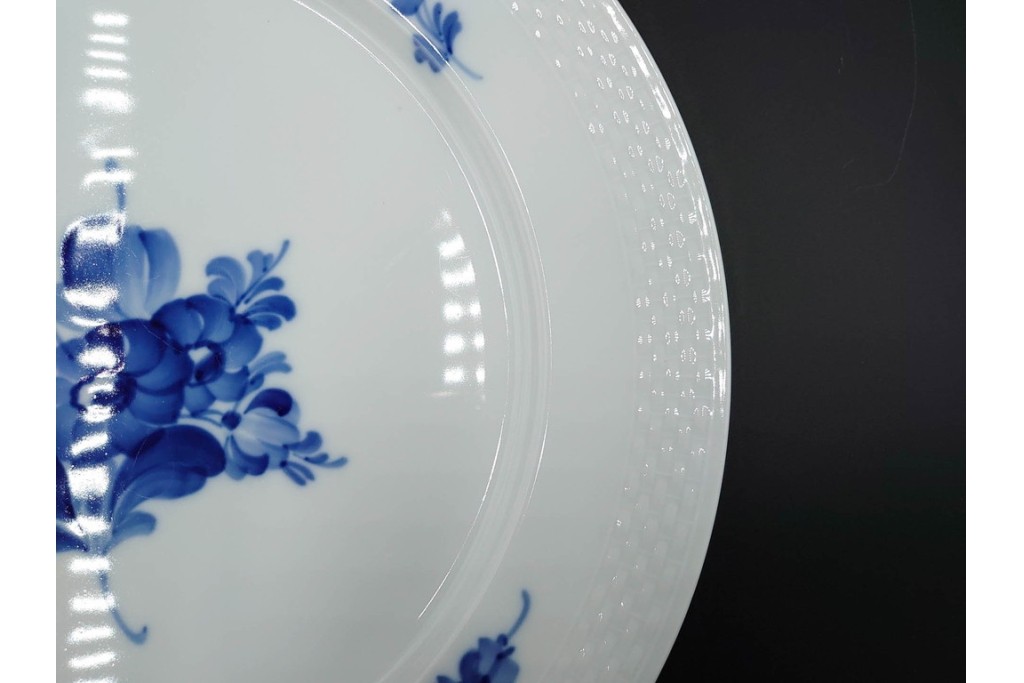 デンマーク製　ROYAL COPENHAGEN(ロイヤルコペンハーゲン)　ブルーフラワー プレイン　直径約28cm　プレート3枚セット　スクラッチありB級品　(R-084992)