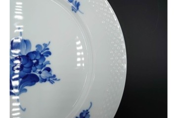 デンマーク製　ROYAL COPENHAGEN(ロイヤルコペンハーゲン)　ブルーフラワー プレイン　直径約28cm　プレート3枚セット　スクラッチありB級品　(R-084992)