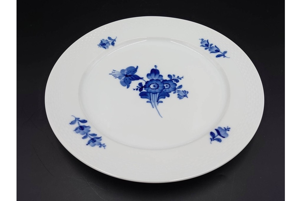デンマーク製　ROYAL COPENHAGEN(ロイヤルコペンハーゲン)　ブルーフラワー プレイン　直径約28cm　プレート3枚セット　スクラッチありB級品　(R-084992)