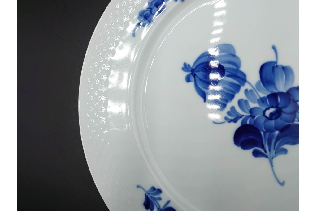 デンマーク製　ROYAL COPENHAGEN(ロイヤルコペンハーゲン)　ブルーフラワー プレイン　直径約28cm　プレート3枚セット　スクラッチありB級品　(R-084992)